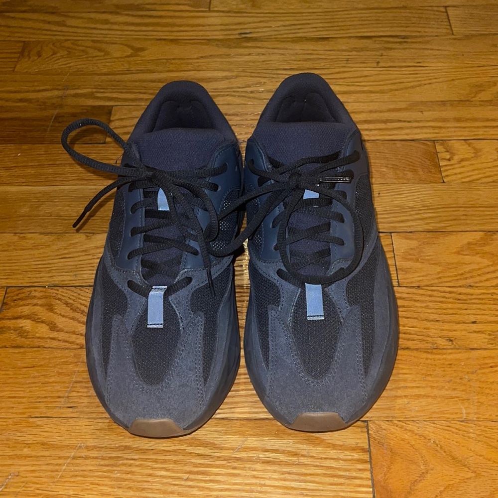 Yeezy 700 Utility Black men’s size 8.5